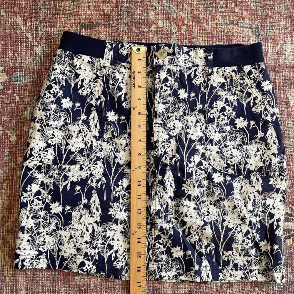 Women’s 6 Lee Riders mid rise Floral Navy and White Skort with pockets - Picture 6 of 11